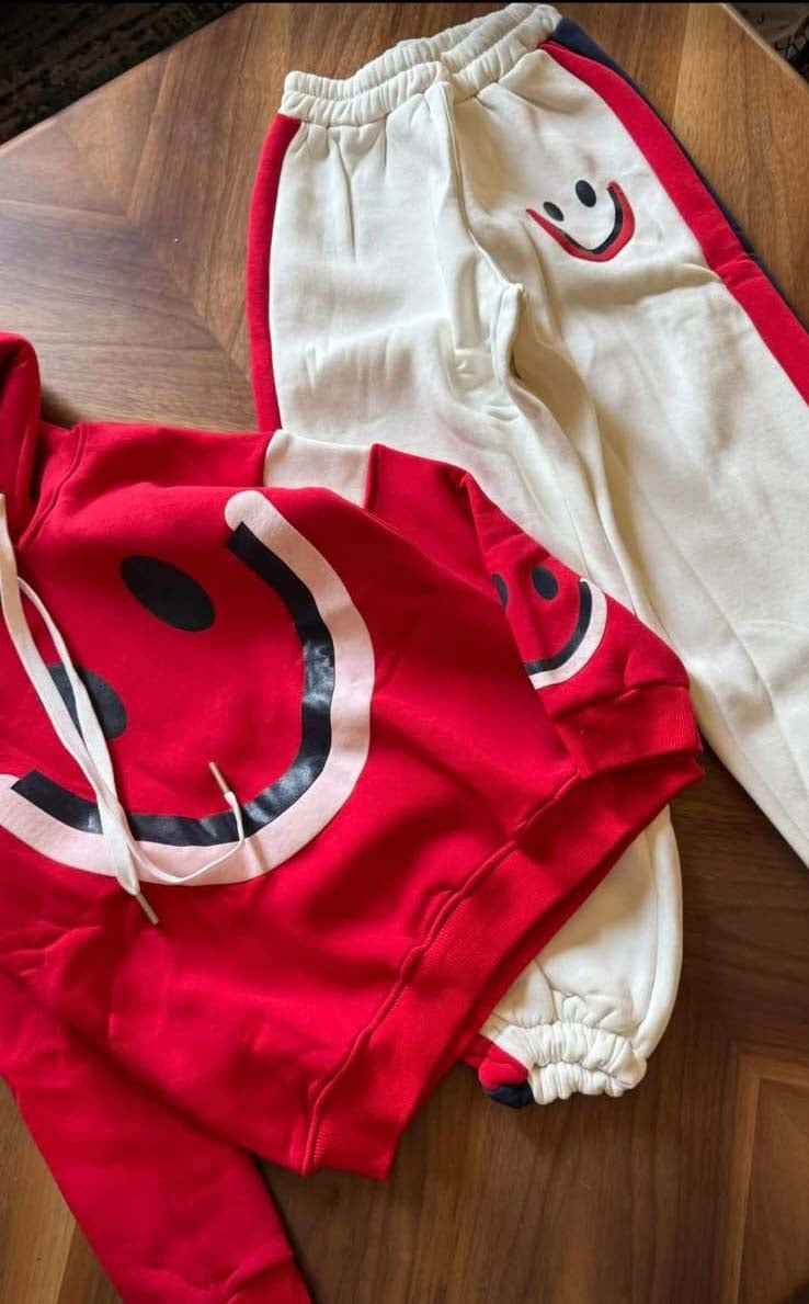 طقم رياضي نسائي عصري